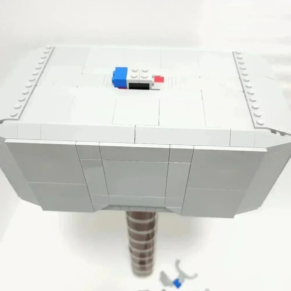 LEGO Super Heroes Thor's Hammer (76209) - Picture 2 of 7